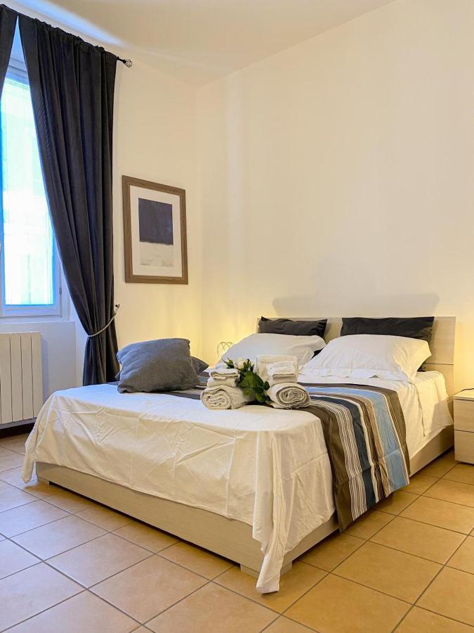 La Ringhiera Fiorita - 101 - 1 Min Centro Storico Apartman Monza Kültér fotó